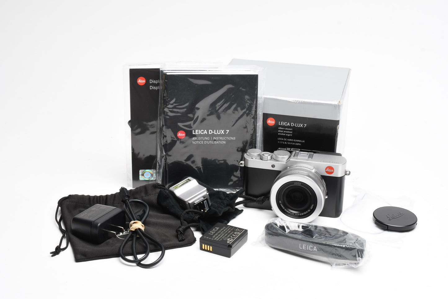Leica D-Lux 7 Typ 3952 Silver Boxed, flash, batt, charger, strap, manuals <500 Acts