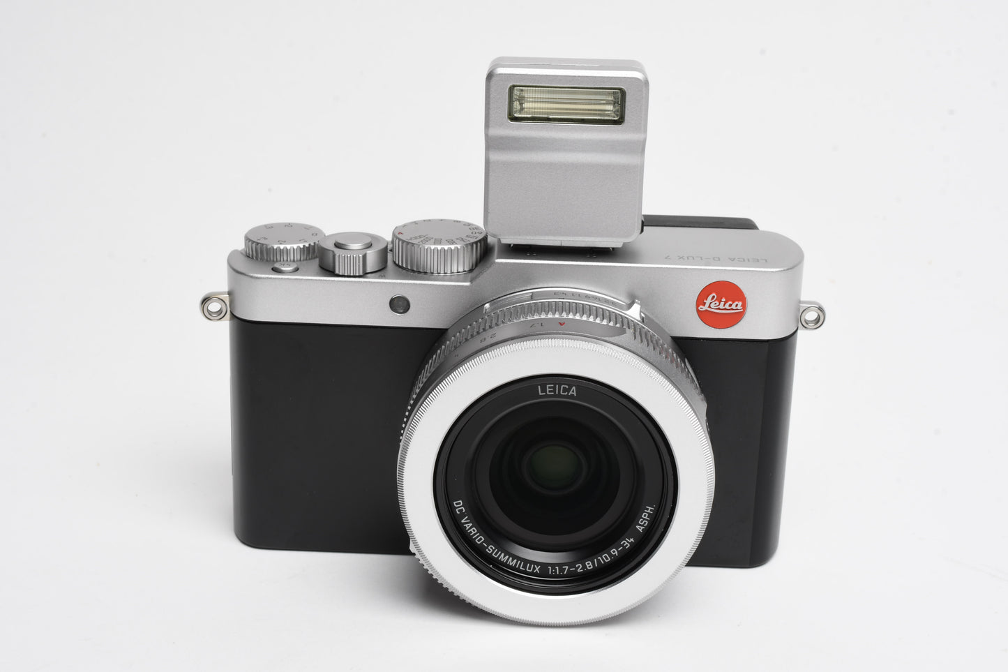 Leica D-Lux 7 Typ 3952 Silver Boxed, flash, batt, charger, strap, manuals <500 Acts