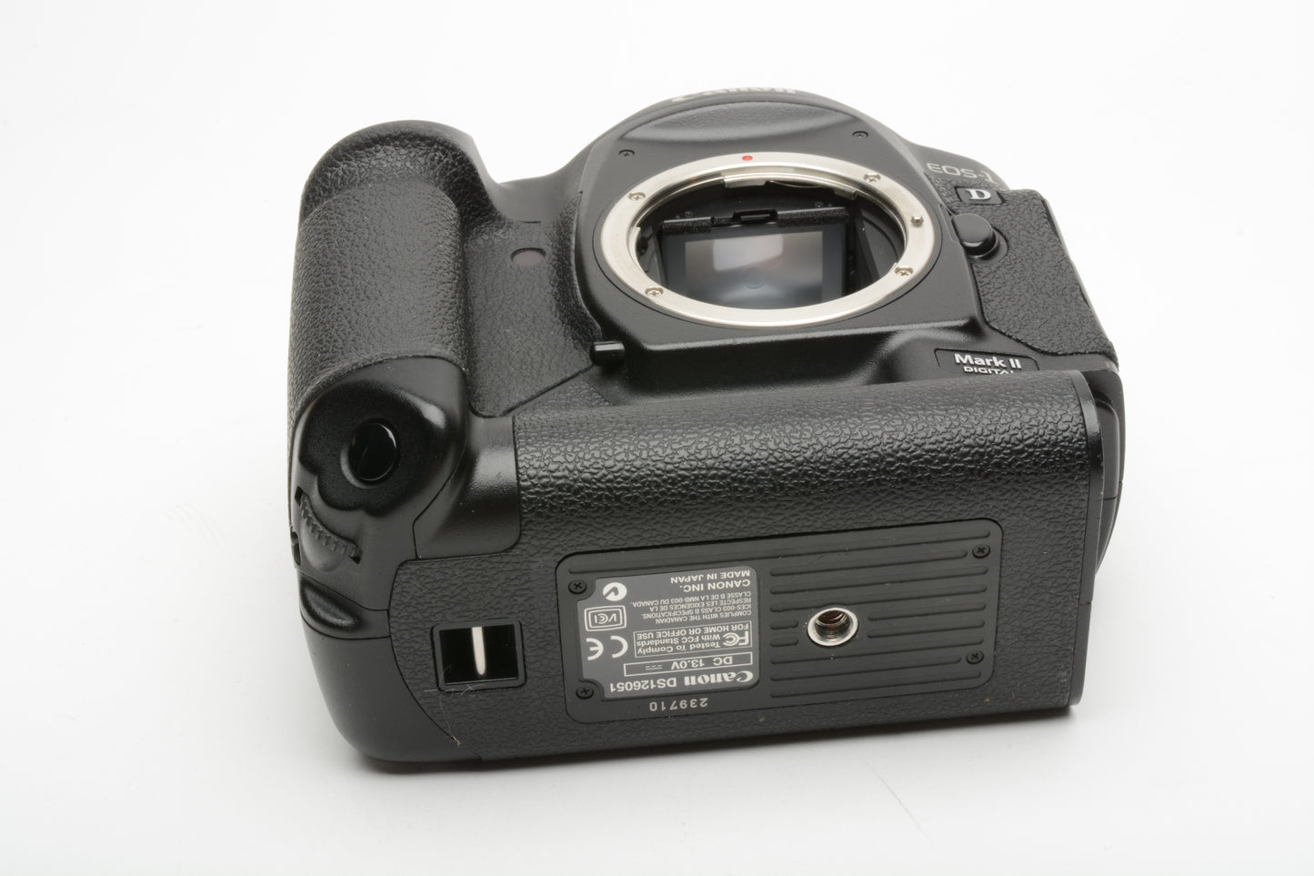 Canon EOS-1D Mark II DSLR Camera Body, batt, AC adapter charger, VERY clean
