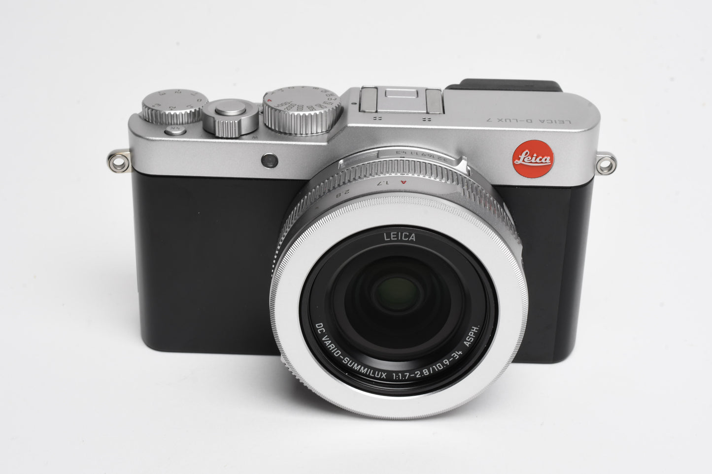 Leica D-Lux 7 Typ 3952 Silver Boxed, flash, batt, charger, strap, manuals <500 Acts
