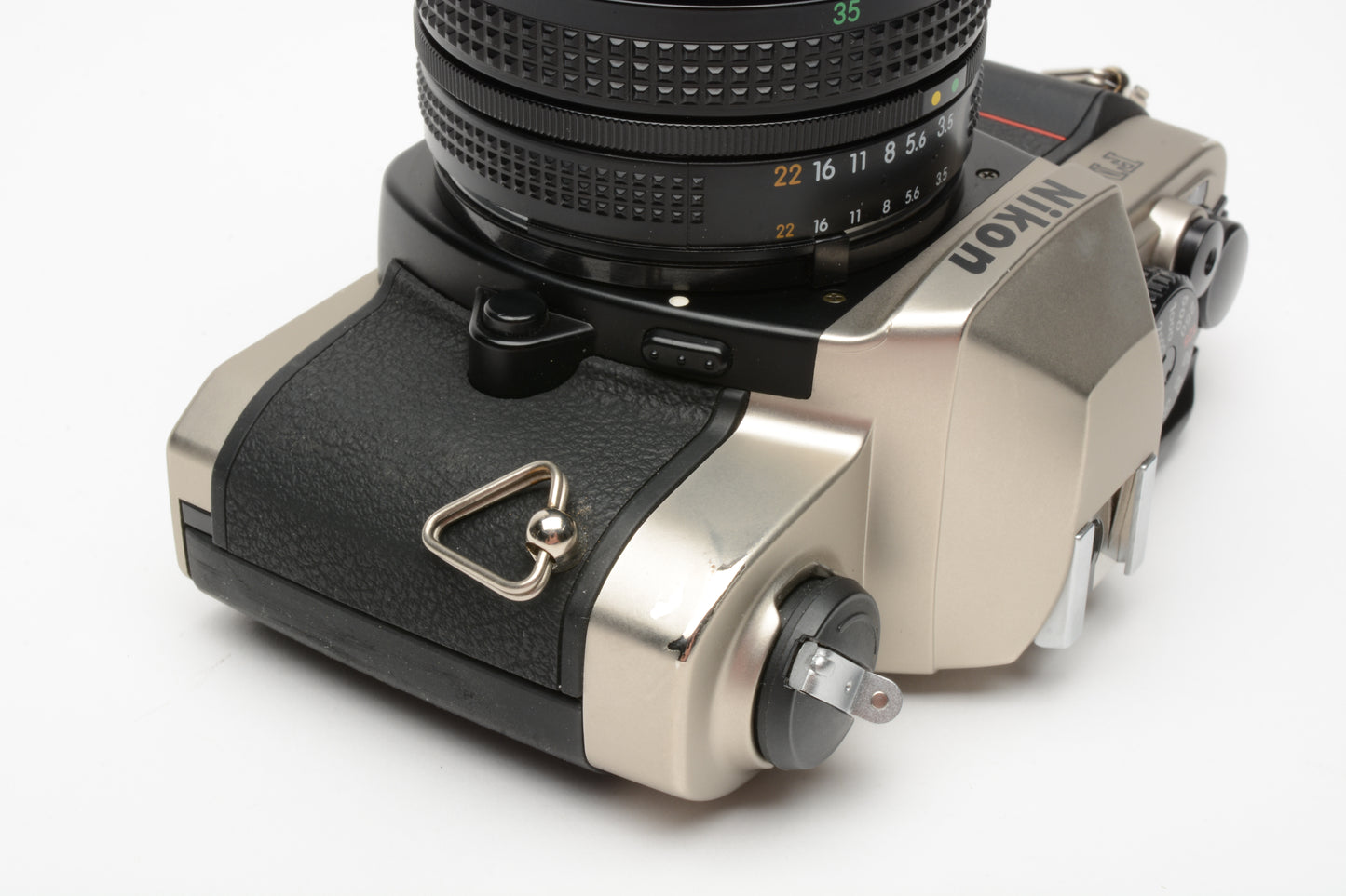 Nikon FM-10 35mm SLR w/35-70mm f3.5-4.8 zoom lens, cap+strap+case, Clean!