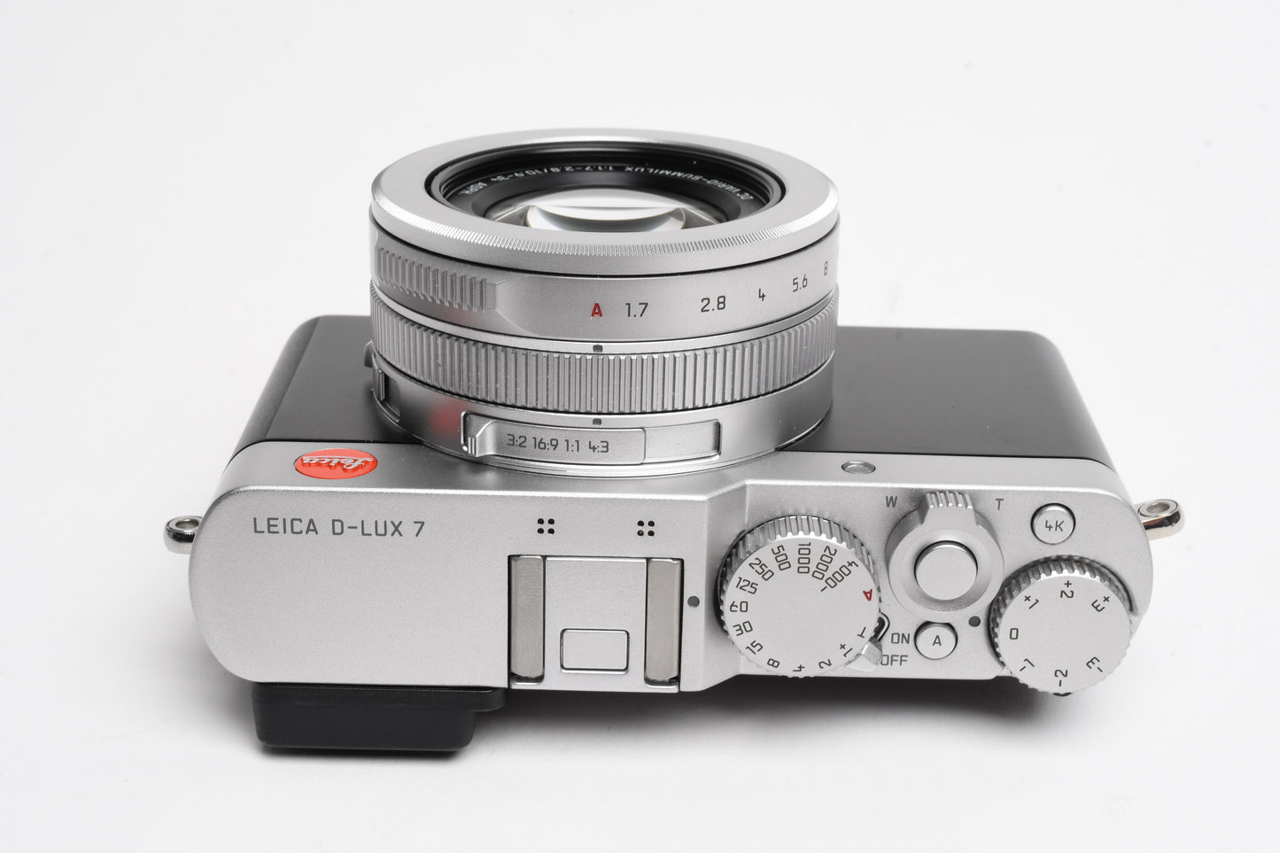 Leica D-Lux 7 Typ 3952 Silver Boxed, flash, batt, charger, strap, manuals <500 Acts