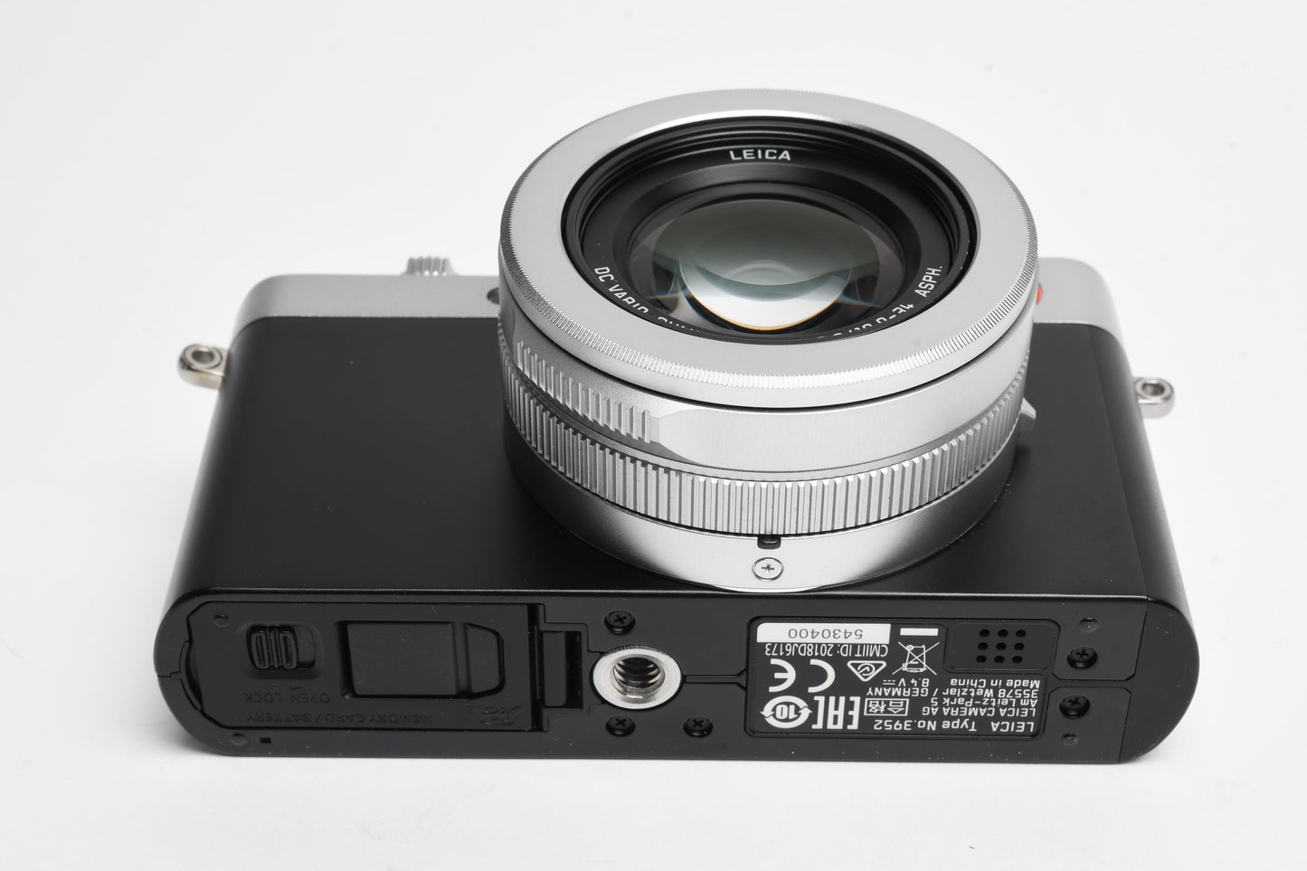 Leica D-Lux 7 Typ 3952 Silver Boxed, flash, batt, charger, strap, manuals <500 Acts