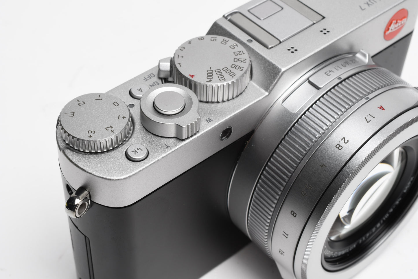 Leica D-Lux 7 Typ 3952 Silver Boxed, flash, batt, charger, strap, manuals <500 Acts