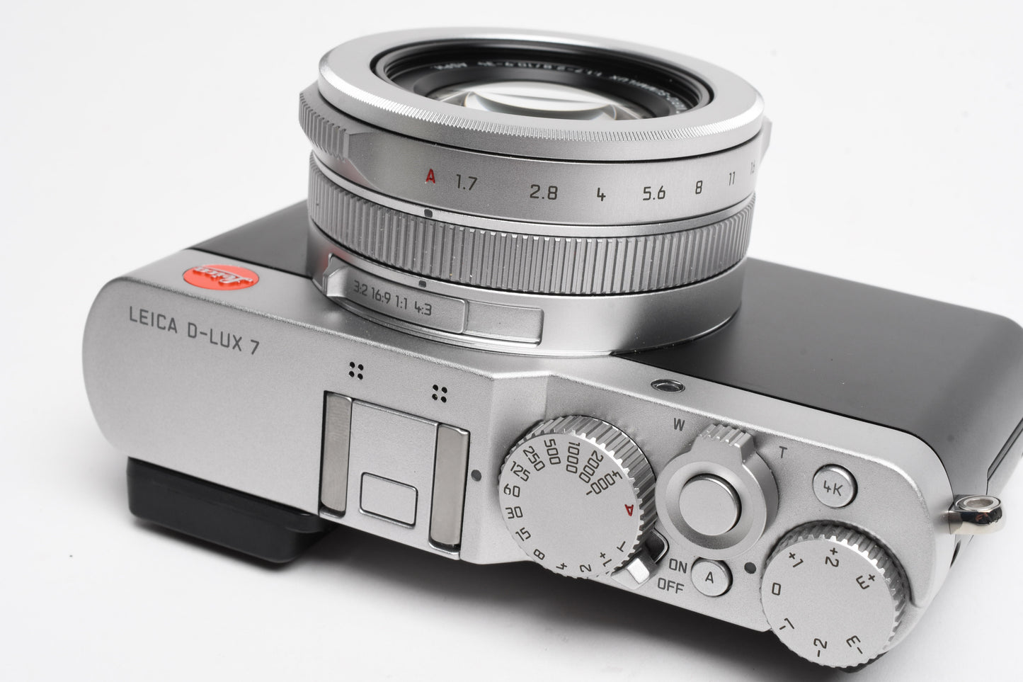Leica D-Lux 7 Typ 3952 Silver Boxed, flash, batt, charger, strap, manuals <500 Acts