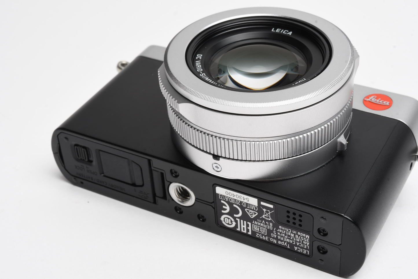 Leica D-Lux 7 Typ 3952 Silver Boxed, flash, batt, charger, strap, manuals <500 Acts