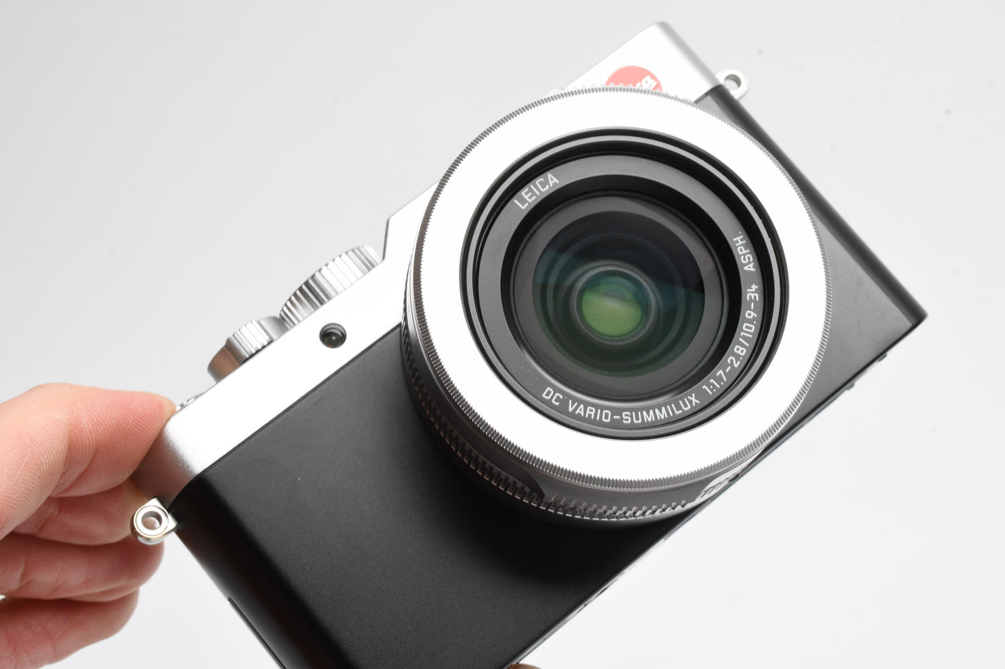 Leica D-Lux 7 Typ 3952 Silver Boxed, flash, batt, charger, strap, manuals <500 Acts