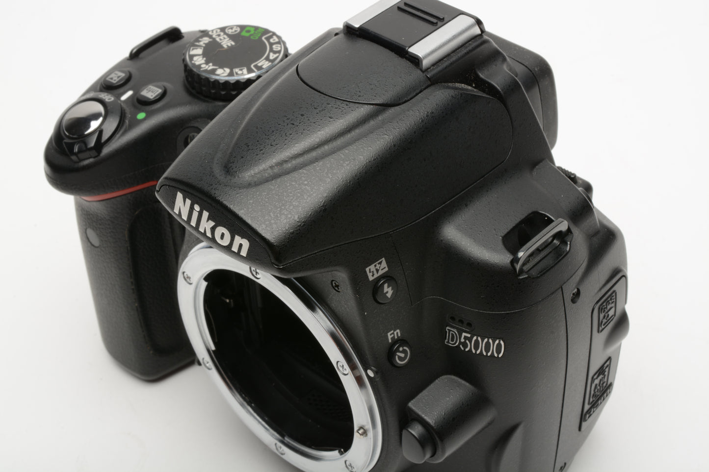 Nikon D5000 DSLR Body, Batt+charger+strap+manuals Only 33K Acts