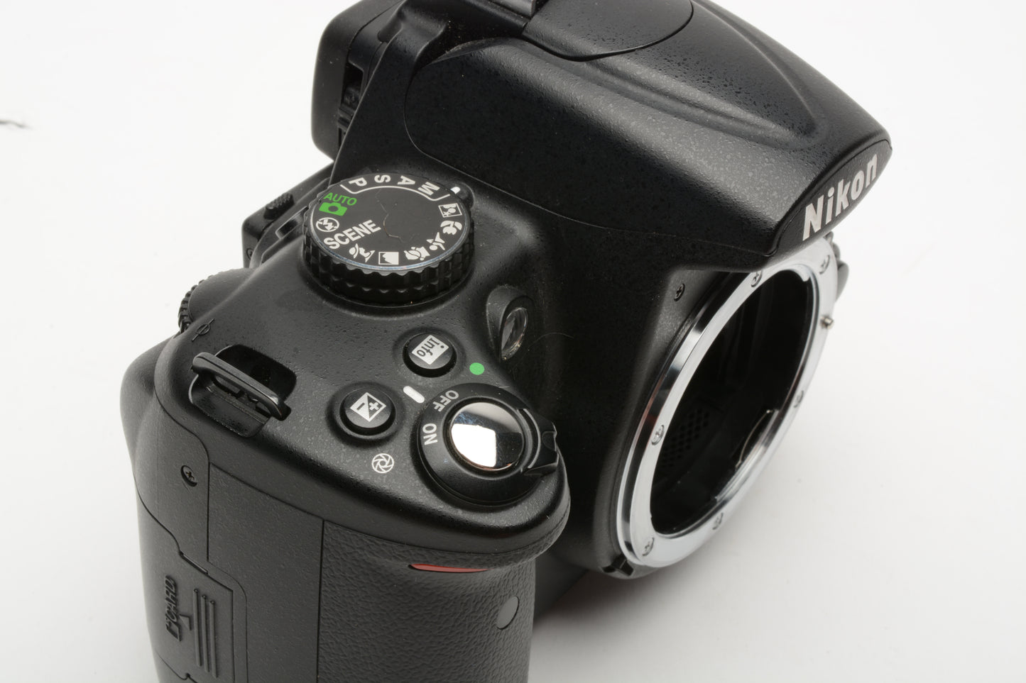 Nikon D5000 DSLR Body, Batt+charger+strap+manuals Only 33K Acts