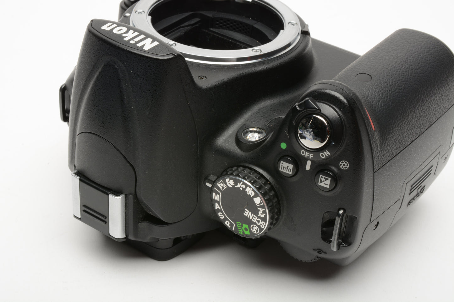 Nikon D5000 DSLR Body, Batt+charger+strap+manuals Only 33K Acts