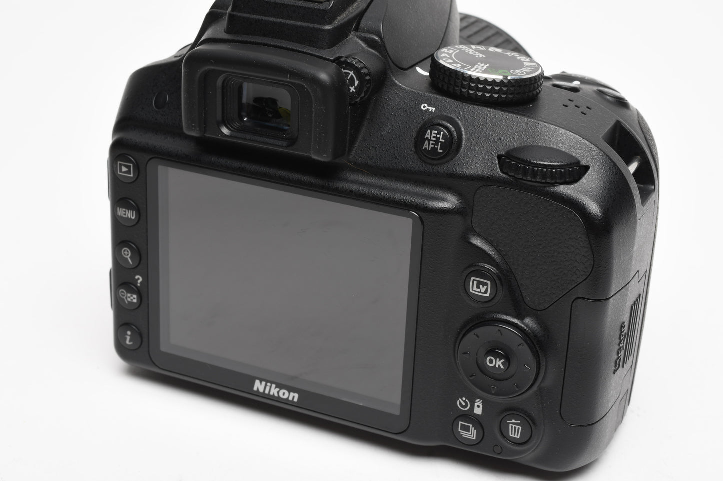 Nikon D3300 DSLR w/18-55mm zoom Batt, charger, strap, Only 3396 Acts