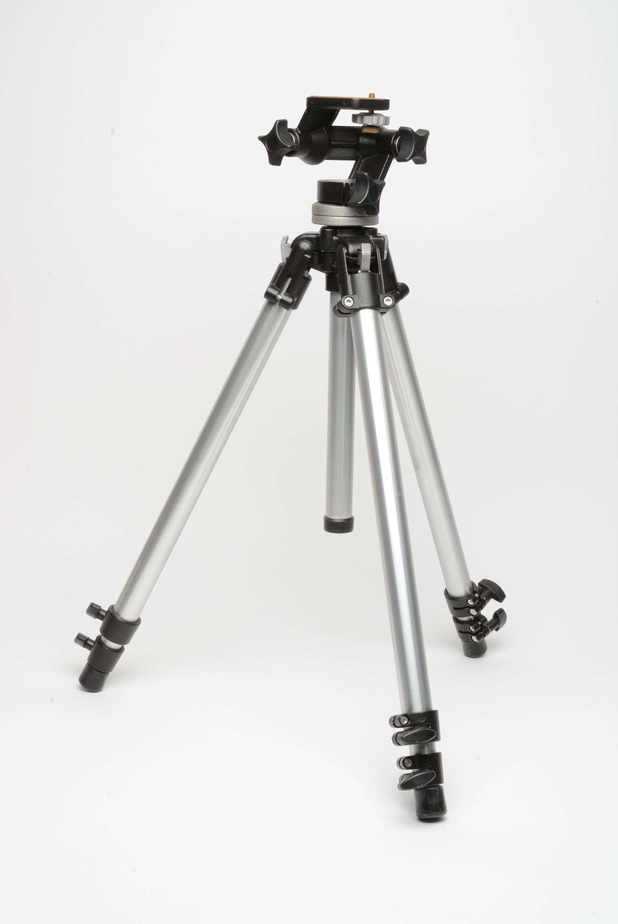 Bogen 3001 Professional Tripod with 3025 Tripod popular Head- Good Condition