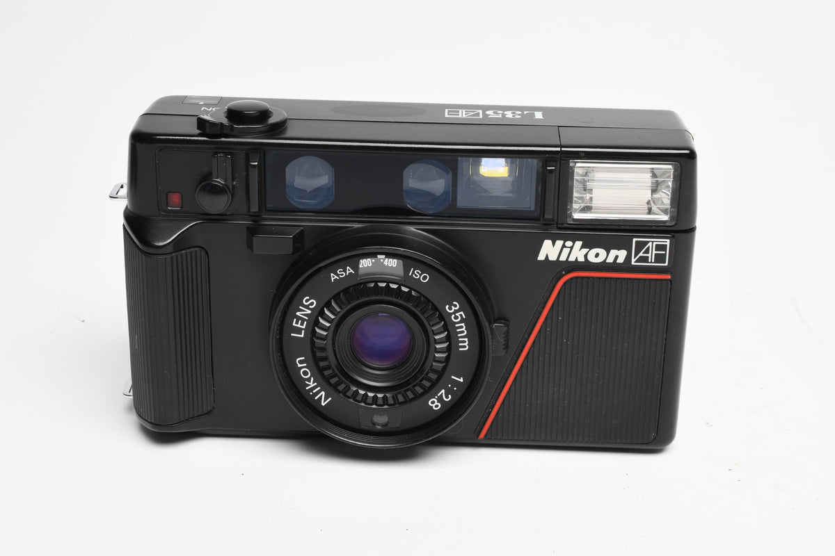 Nikon L35AF 35mm Point&Shoot camera w/35mm f2.8 lens, cap+strap, Great!