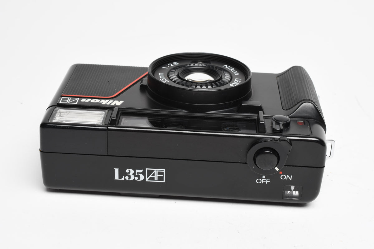 Nikon L35AF 35mm Point&Shoot camera w/35mm f2.8 lens, cap+strap, Great!
