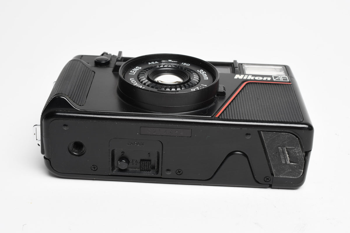 Nikon L35AF 35mm Point&Shoot camera w/35mm f2.8 lens, cap+strap, Great!