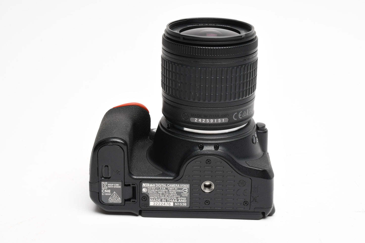 Nikon D5600 DSLR w/18-55mm VR zoom, batt+charger+strap, Only 3000 Acts!