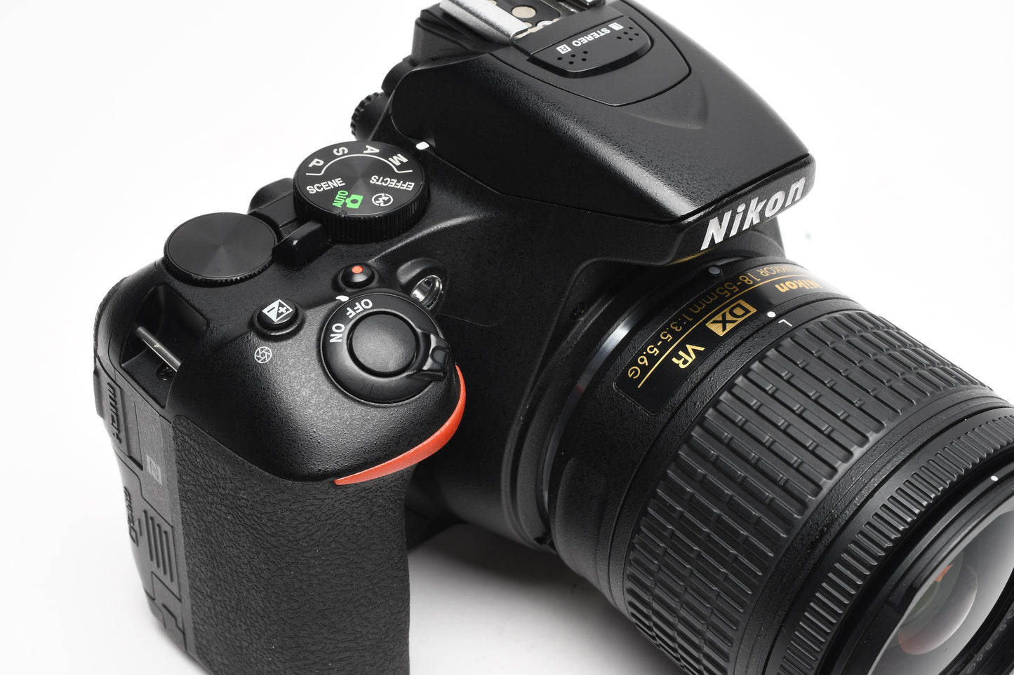 Nikon D5600 DSLR w/18-55mm VR zoom, batt+charger+strap, Only 3000 Acts!