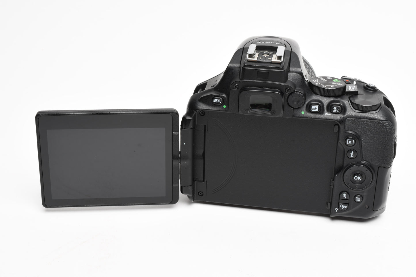 Nikon D5600 DSLR w/18-55mm VR zoom, batt+charger+strap, Only 3000 Acts!