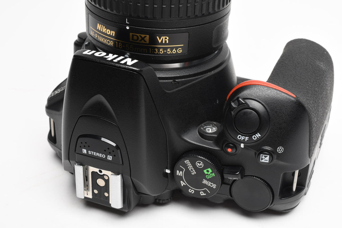 Nikon D5600 DSLR w/18-55mm VR zoom, batt+charger+strap, Only 3000 Acts!