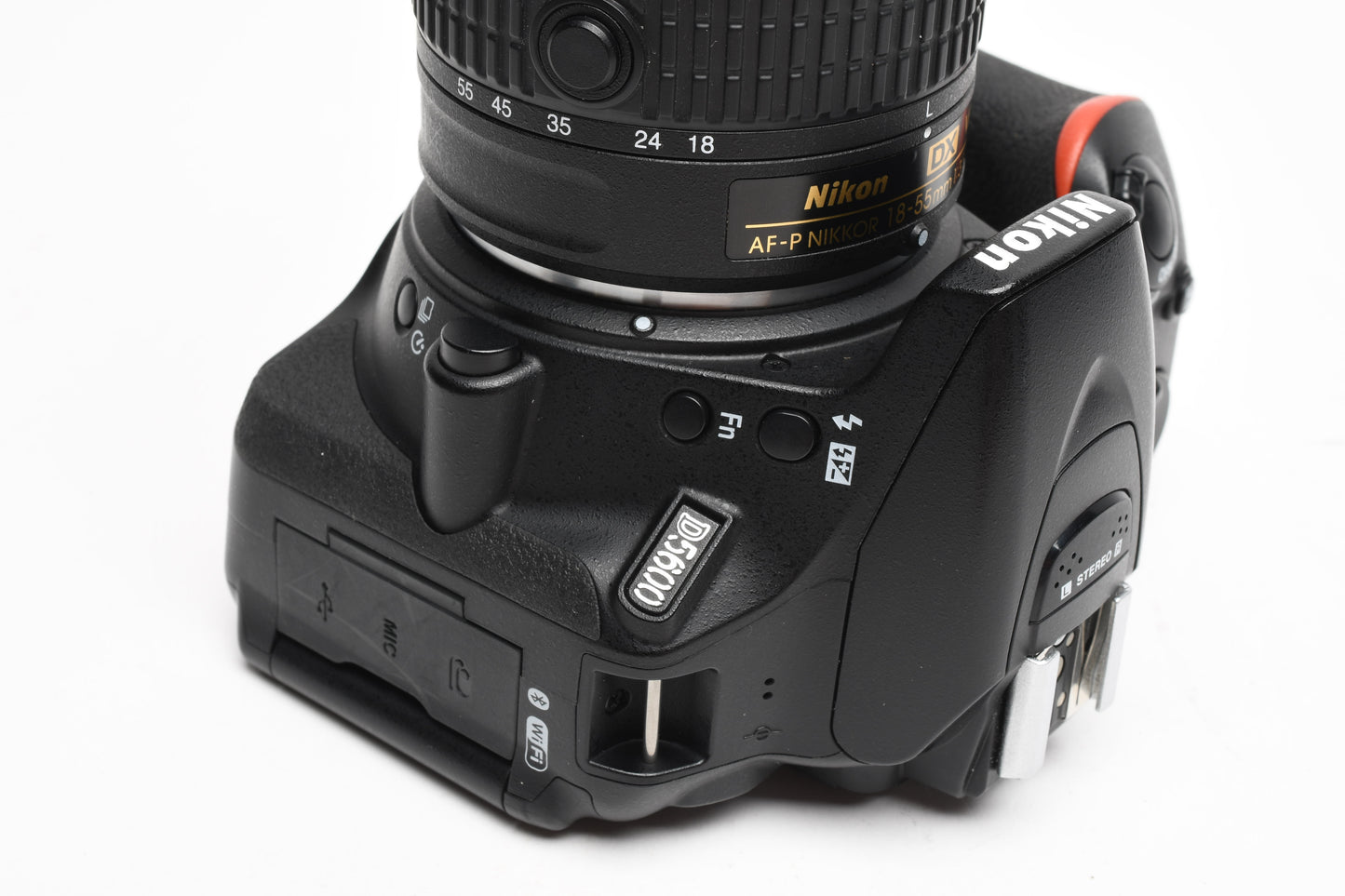 Nikon D5600 DSLR w/18-55mm VR zoom, batt+charger+strap, Only 3000 Acts!