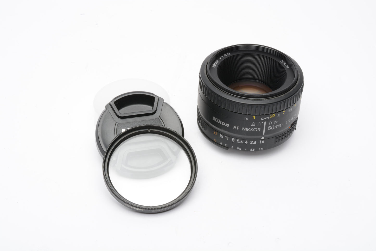 Nikon AF Nikkor 50mm f1.8D prime lens, very clean, nice prime lens w/caps +UV