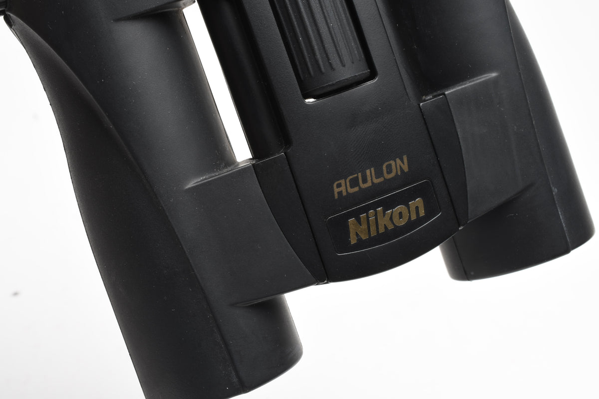 Nikon Aculon A30 10x25 5° Binoculars, caps + case, clean and sharp!