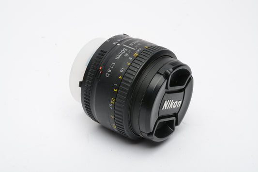 Nikon AF Nikkor 50mm f1.8D prime lens, very clean, nice prime lens w/caps +UV