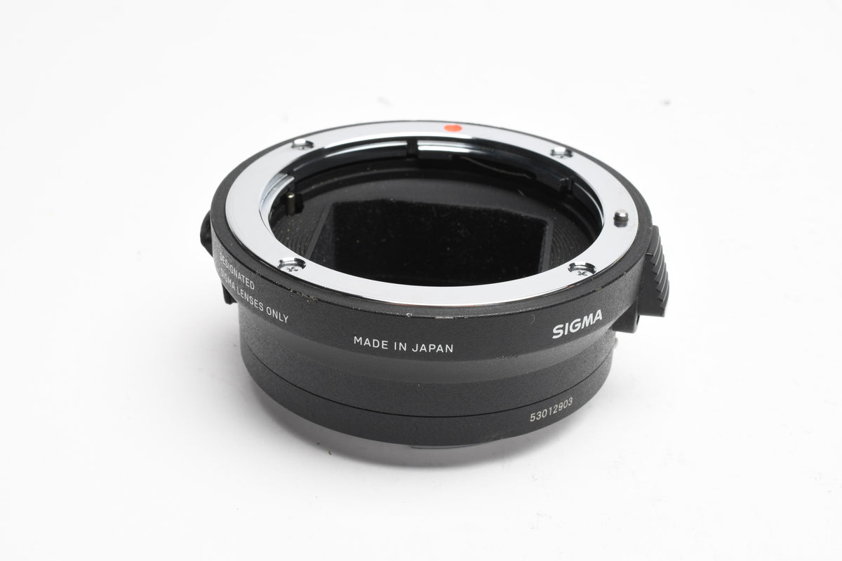 Sigma MC-11 EF-E Mount Converter Canon EF Lenses to Sony E Bodies, Caps, Good