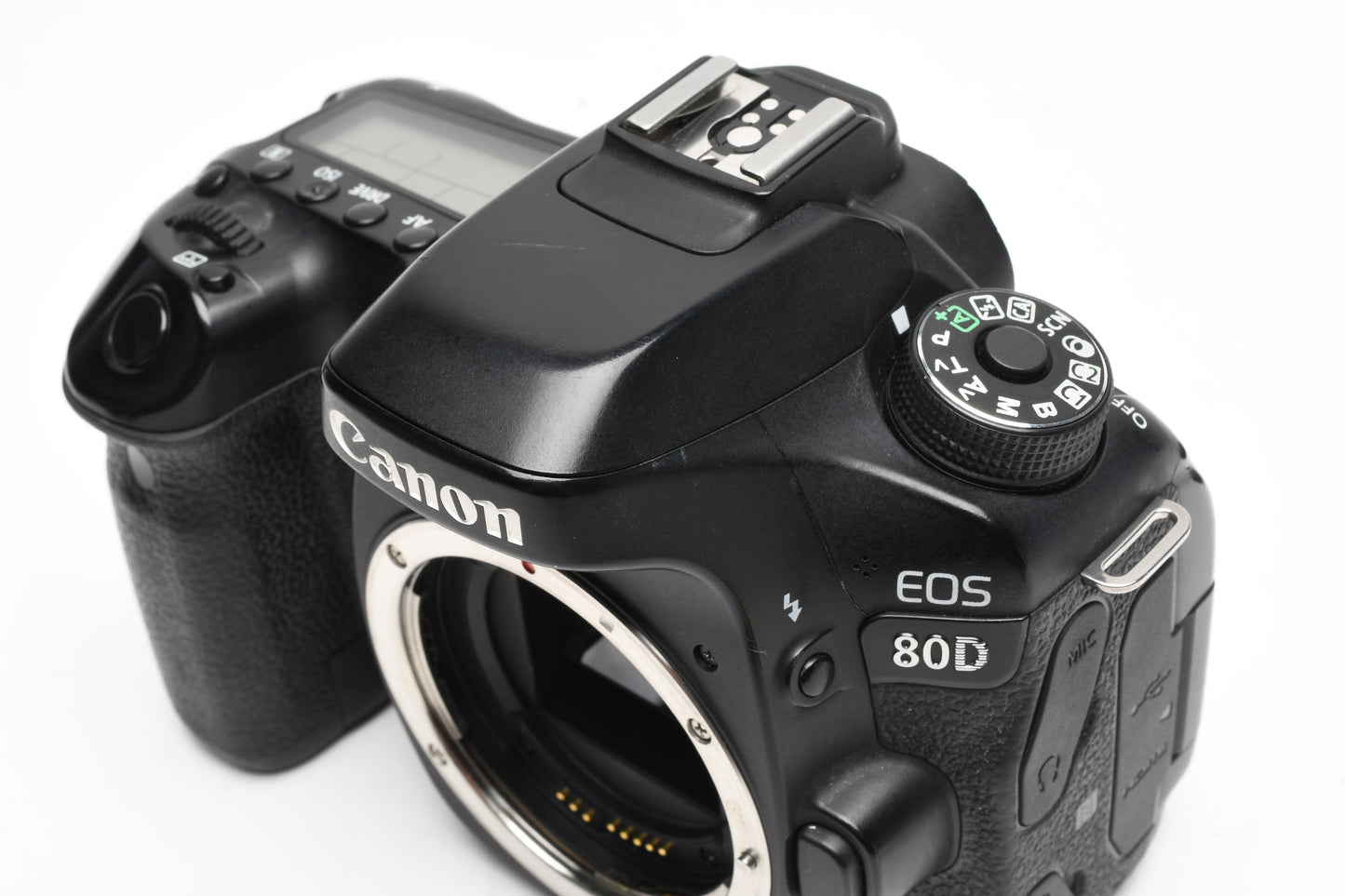 Canon EOS 80D DSLR Body, Batt+ Charger, 316K Acts, Still great!