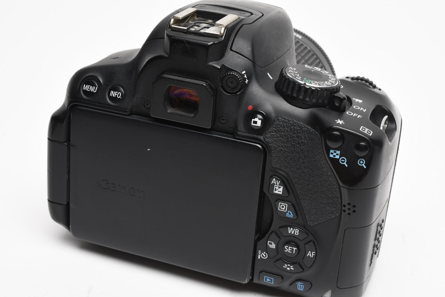 Canon EOS Rebel T4i DSLR w/18-55mm f3.5-5.6 IS  STM zoom, 90K Acts