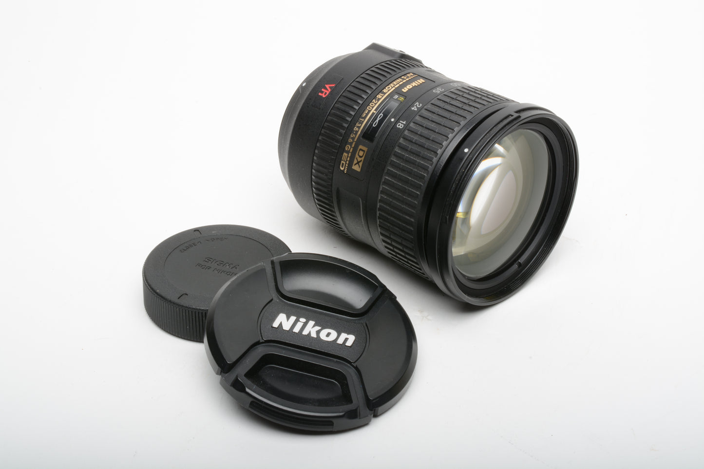 Nikon AF-S Nikkor 18-200mm F3.5-5.6 G ED VR DX zoom lens, clean!