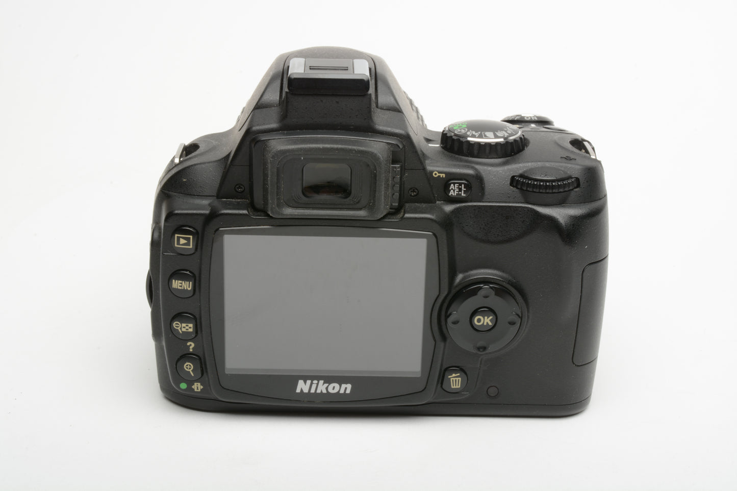 Nikon D40 DSLR body w/Nikkor 18-55mm f3.5-5.6G VR, batt+charger, 1852 Acts!