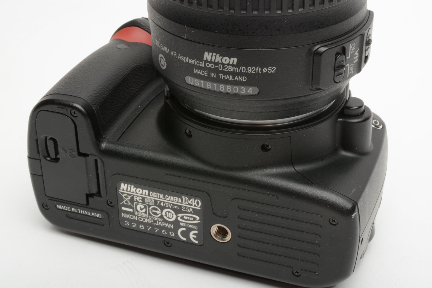 Nikon D40 DSLR body w/Nikkor 18-55mm f3.5-5.6G VR, batt+charger, 1852 Acts!