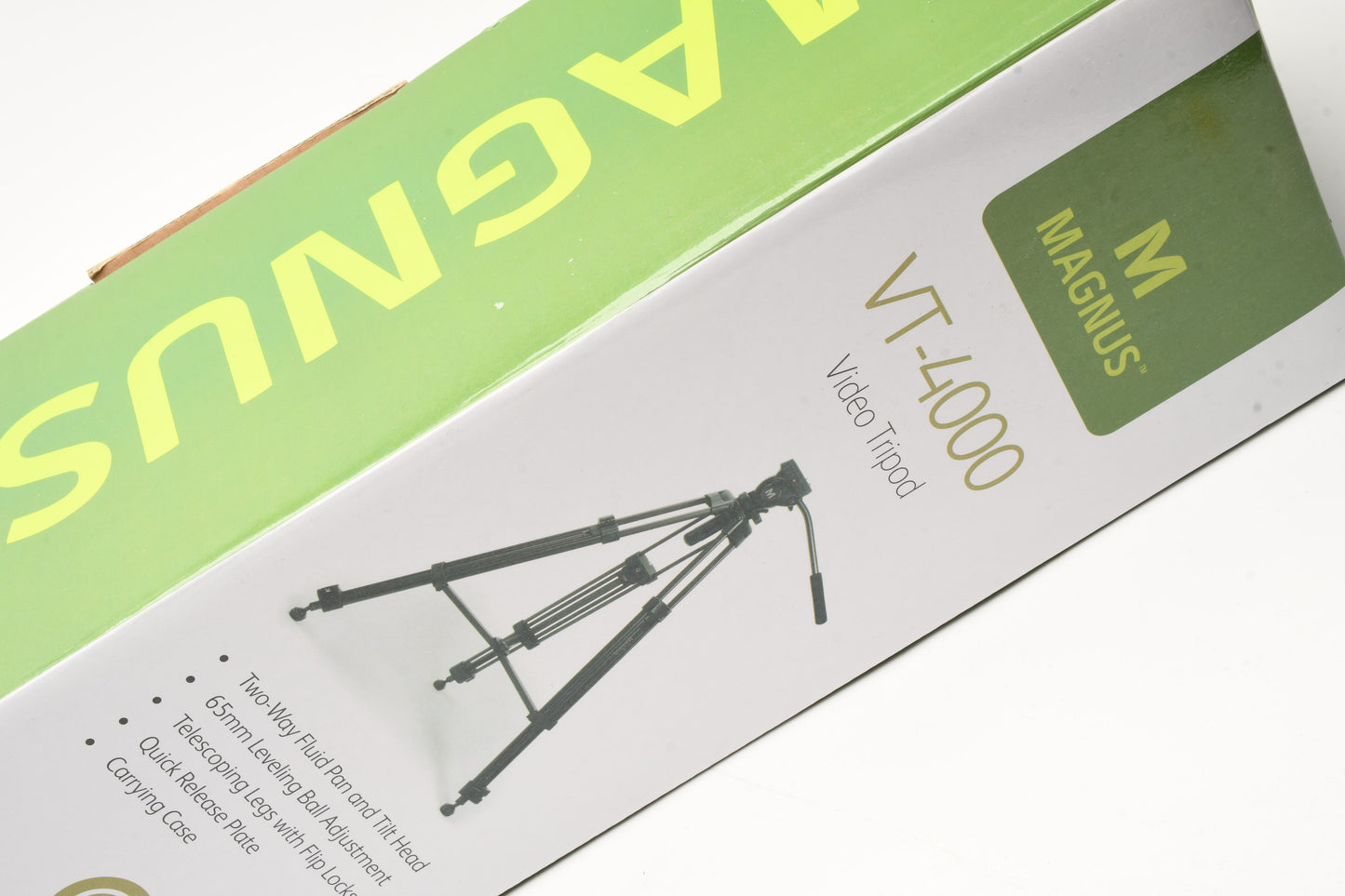 Magnus VT4000 Video tripod, fluid head, QR plate, case, New in Box
