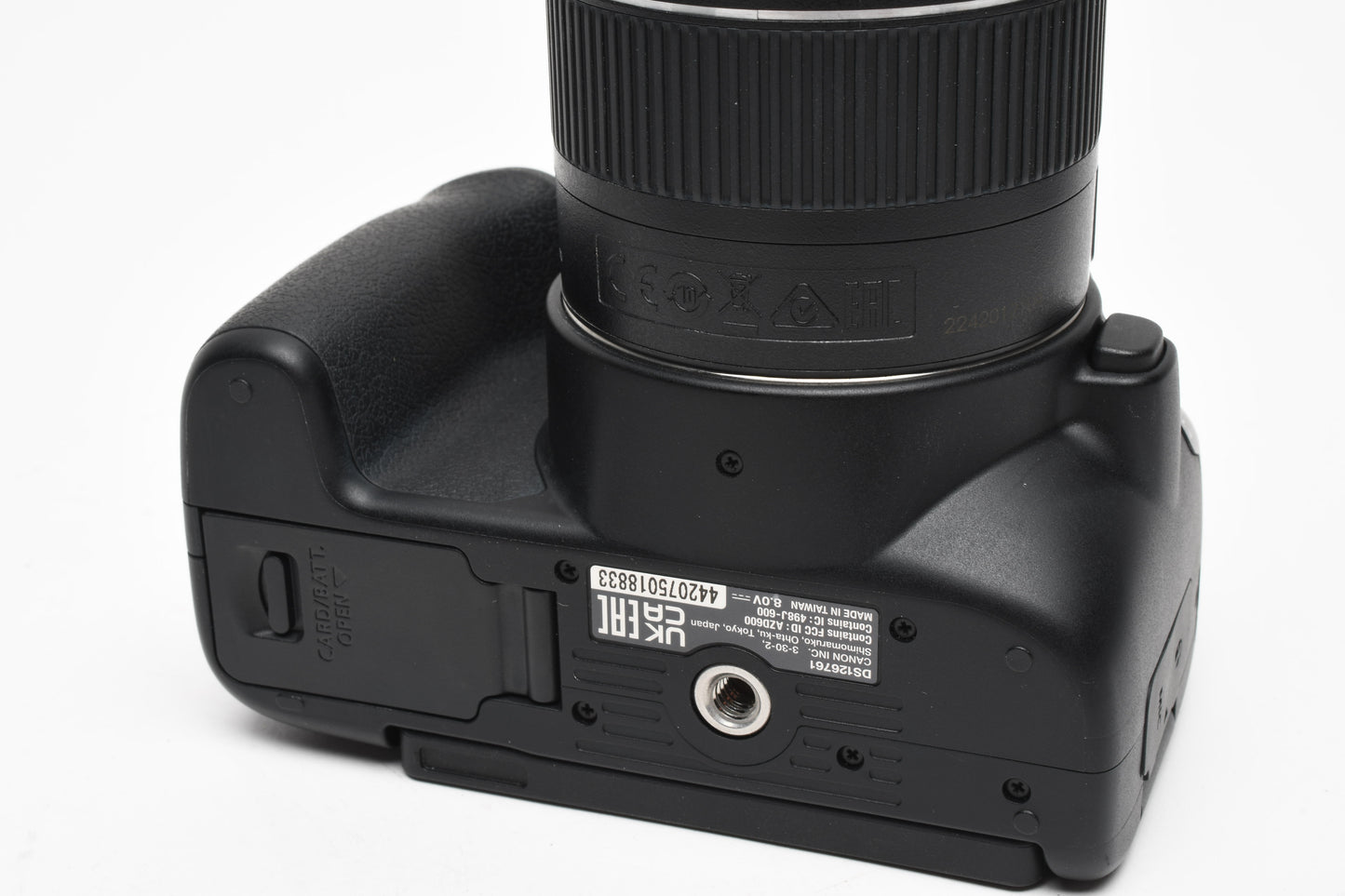 Canon SL-3 w/18-55mm f3.5-5.6 STM zoom, ≤2000 Acts! Great!
