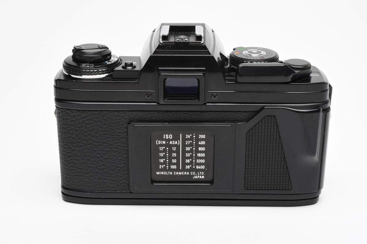 Minolta X700 35mm SLR w/50mm f1.7 lens, strap, cap, Sky, new seals, Nice!