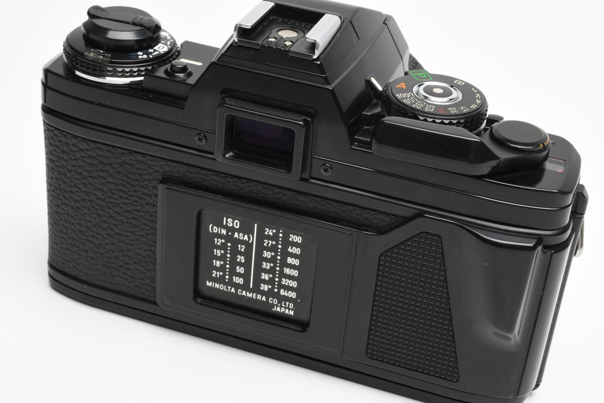 Minolta X700 35mm SLR w/50mm f1.7 lens, strap, cap, Sky, new seals, Nice!