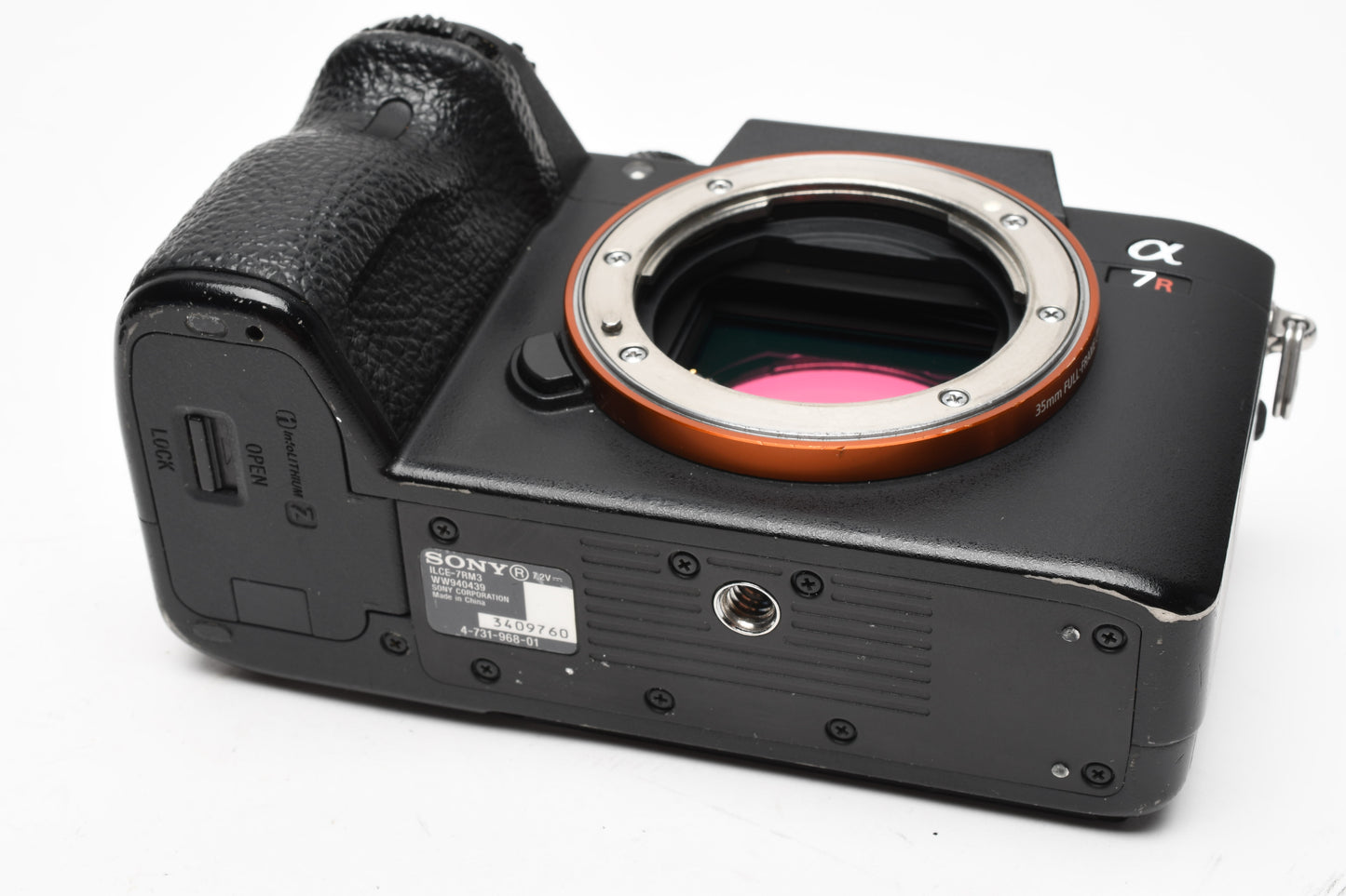 Sony A7R III Mirrorless Body, 75K Acts, Tested, Works great