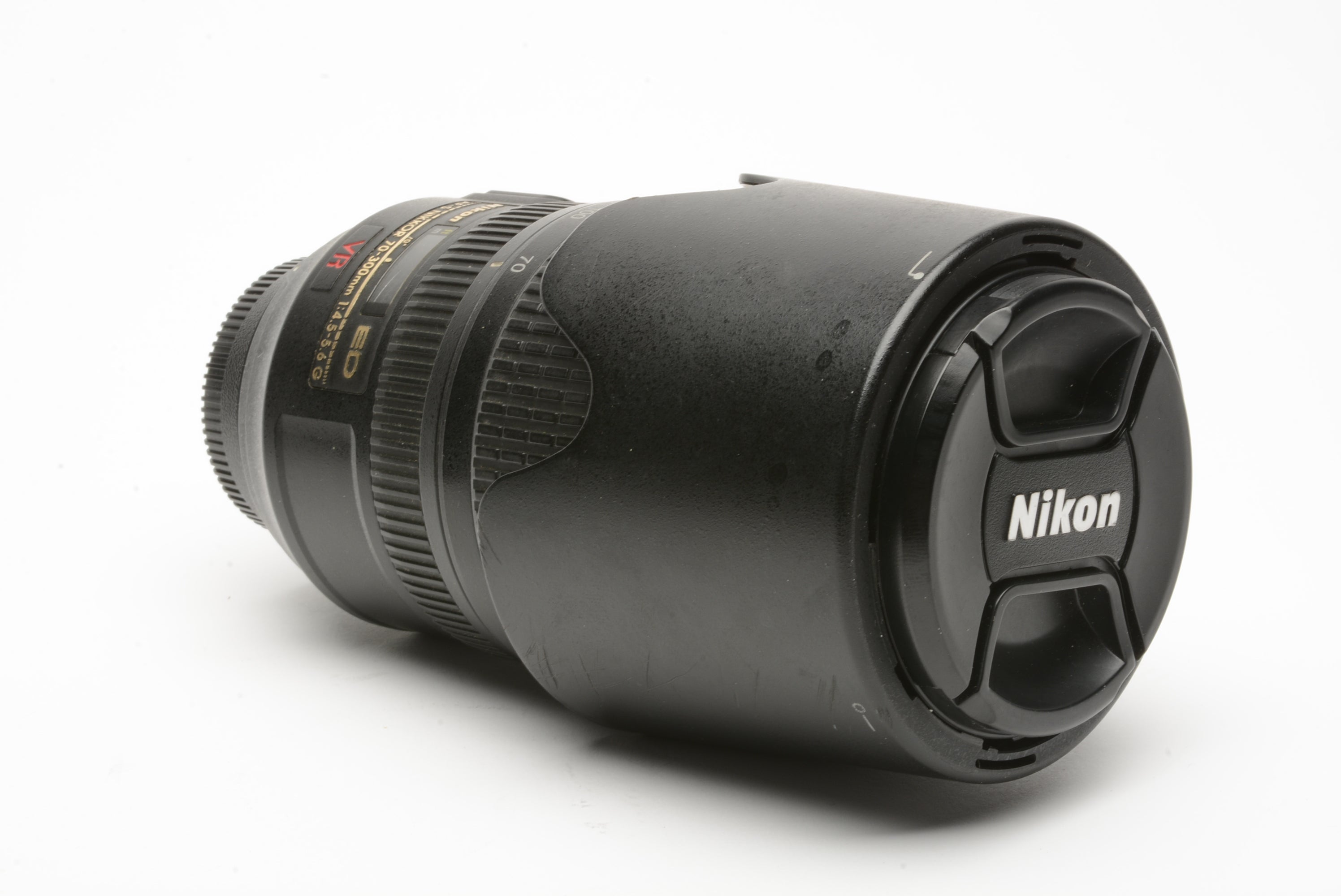 Nikon ED AF-S VR Nikkor 70-300mm f4.5-5.6 G FX lens, hood, caps