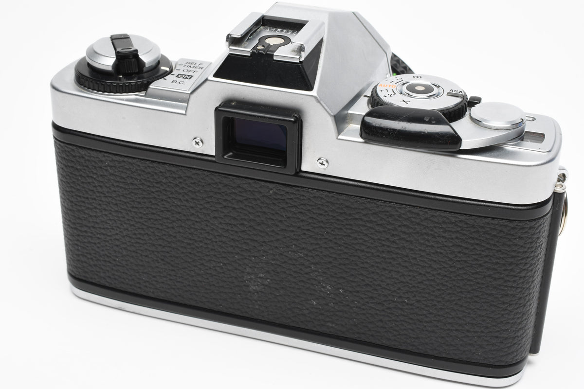 Minolta XG-A 35mm SLR w/50mm f2 lens, strap, new seals, cap, Great!