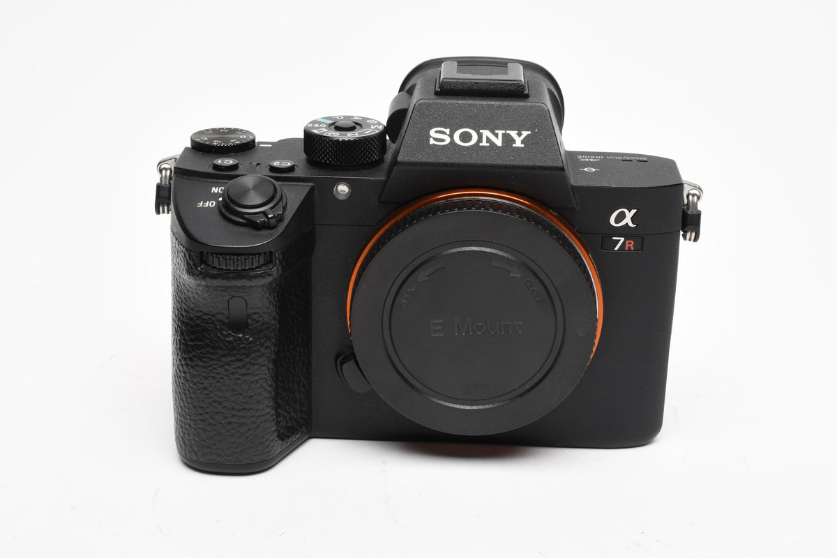 Sony A7R III Mirrorless Body, batt+charger, 9496 Acts, *Read