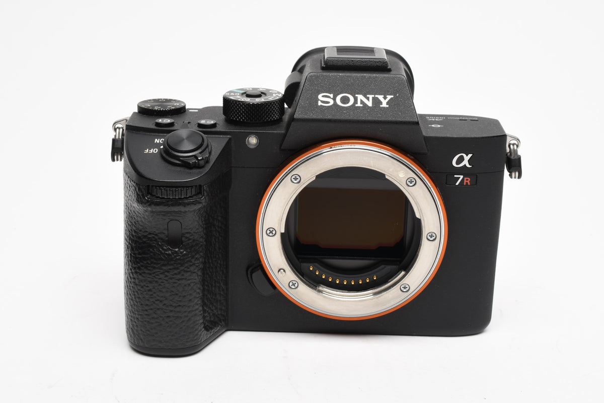 Sony A7R III Mirrorless Body, batt+charger, 9496 Acts, *Read