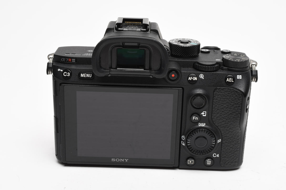 Sony A7R III Mirrorless Body, batt+charger, 9496 Acts, *Read