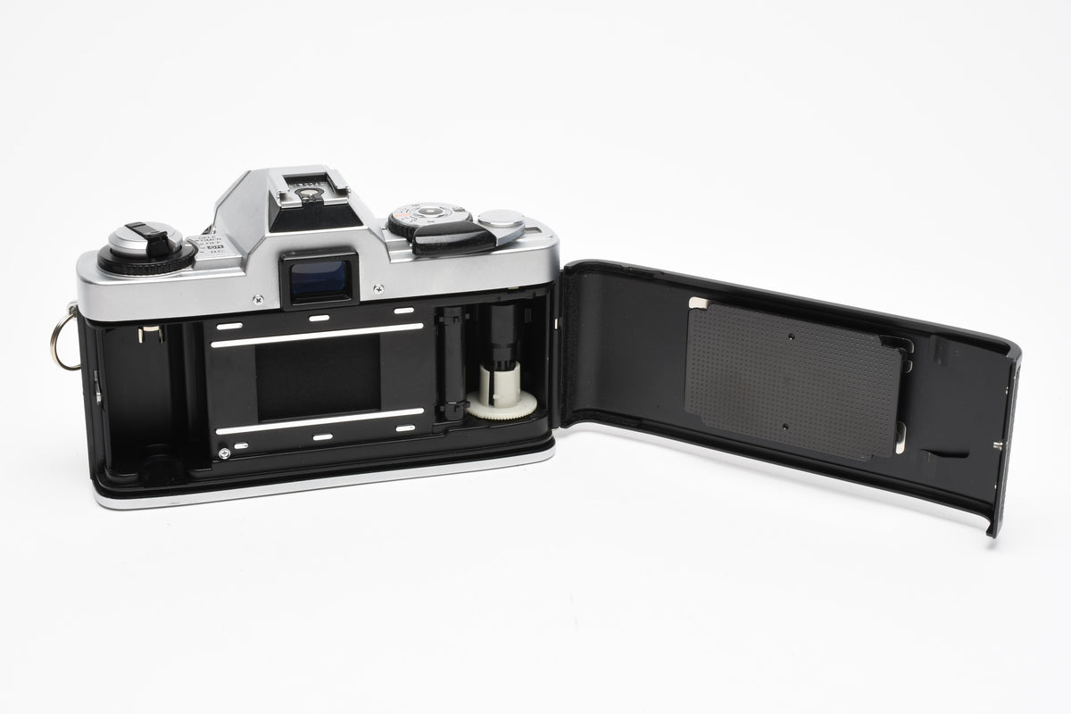 Minolta XG-A 35mm SLR w/50mm f2 lens, strap, new seals, cap, Great!