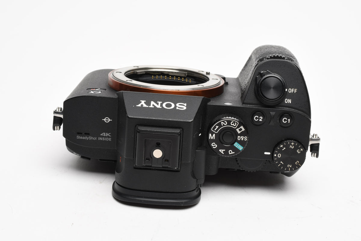 Sony A7R III Mirrorless Body, batt+charger, 9496 Acts, *Read