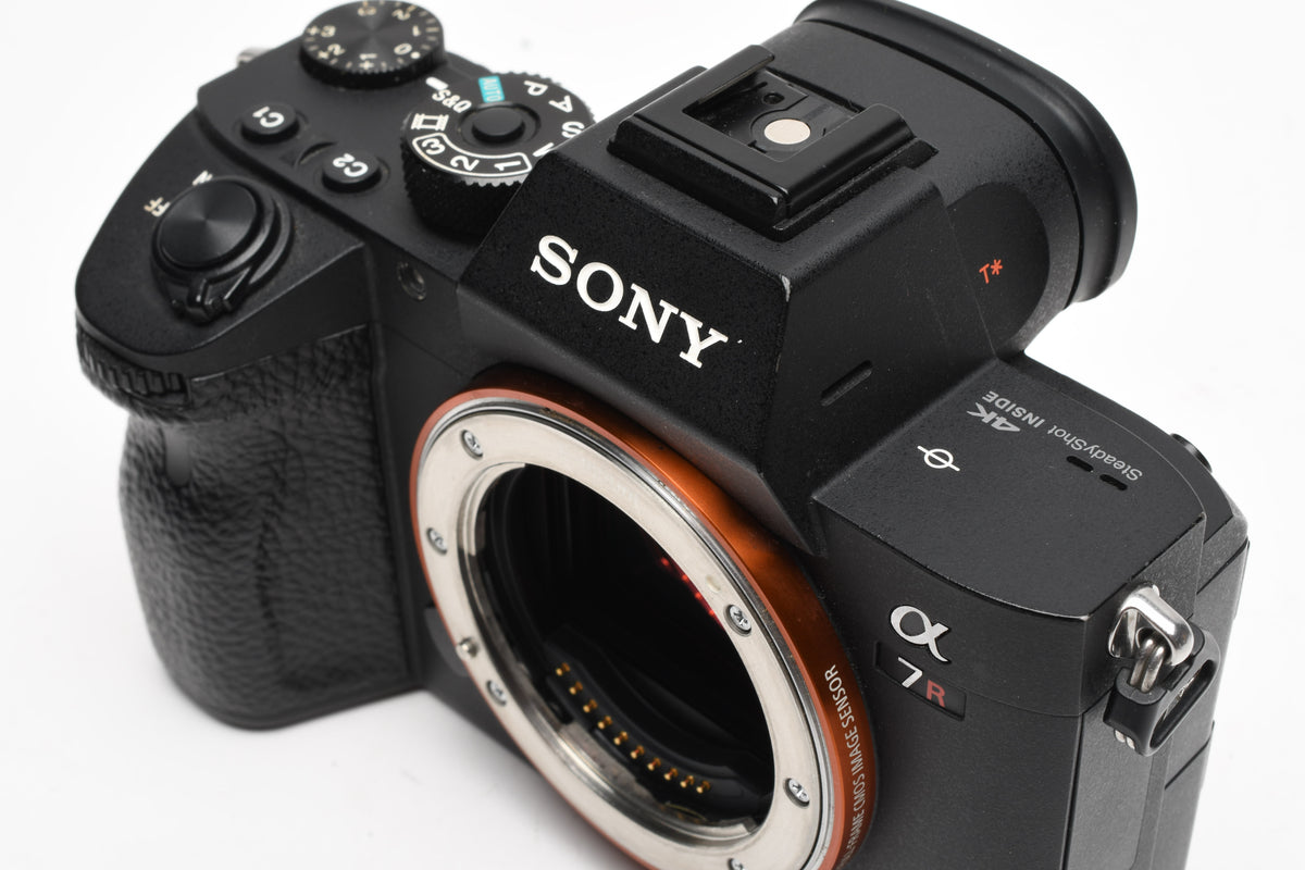 Sony A7R III Mirrorless Body, batt+charger, 9496 Acts, *Read