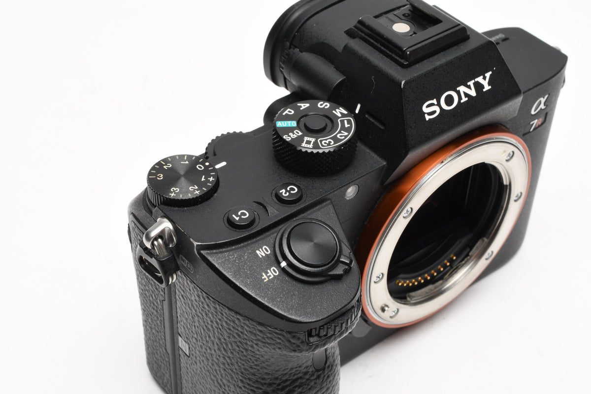 Sony A7R III Mirrorless Body, batt+charger, 9496 Acts, *Read