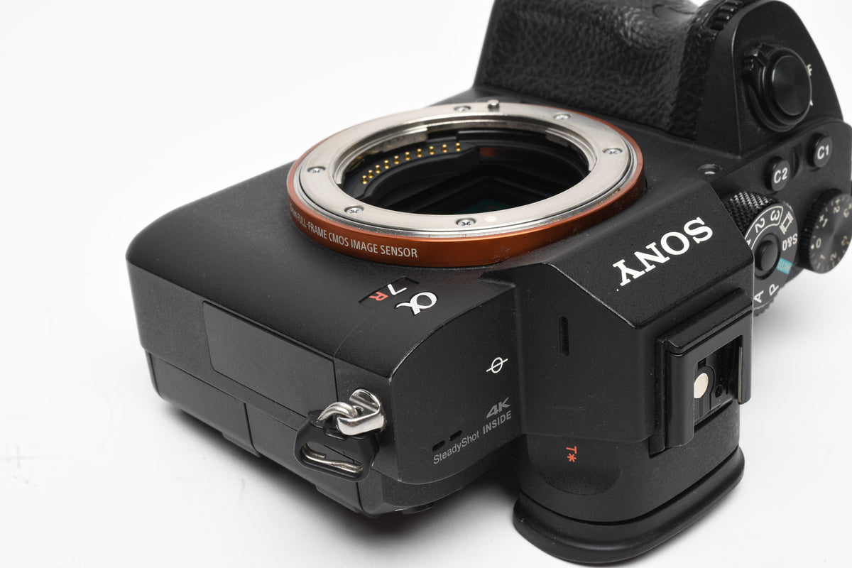 Sony A7R III Mirrorless Body, batt+charger, 9496 Acts, *Read