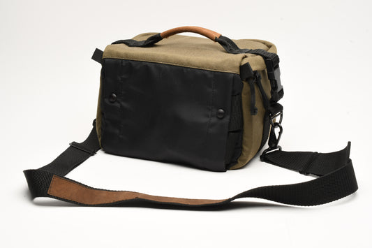 Tamrac #602 compact Shoulder bag / Belt pack, Clean, Nice (Olive Brown)