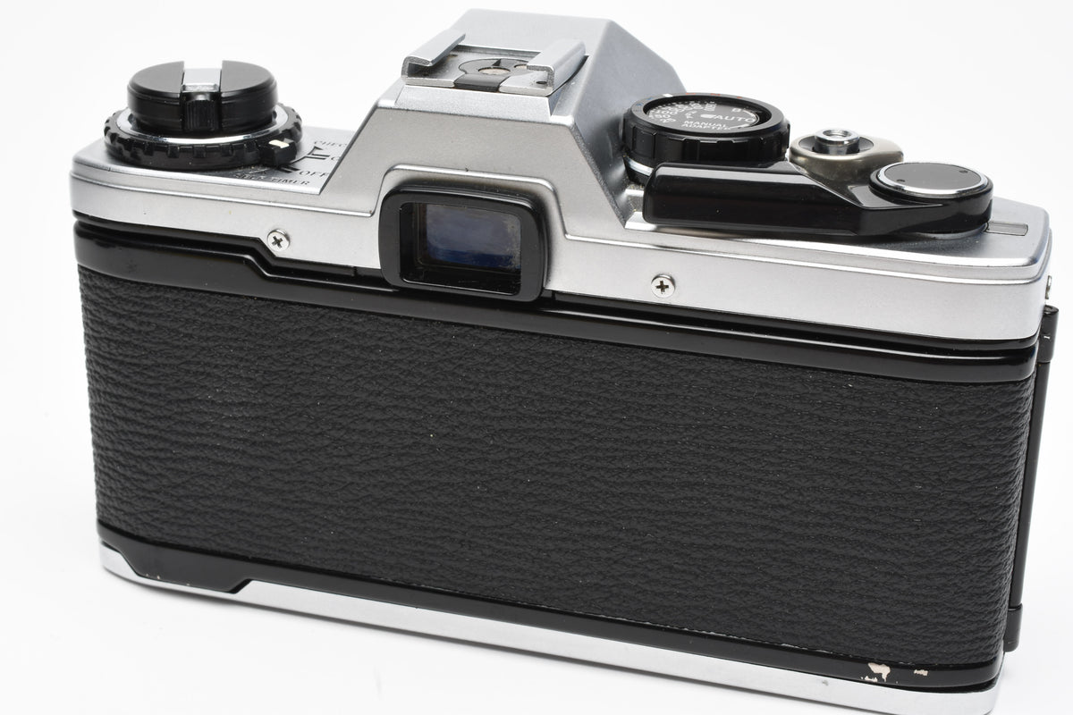 Olympus OM10 35mm SLR Body w/50mm f1.8 lens, Case, New seals, Great!